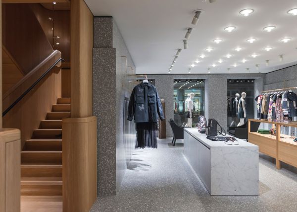 1-valentino-old-bond-street-london-20165799F1BD-F1FE-C34E-DB70-F369FB0072E8.jpg