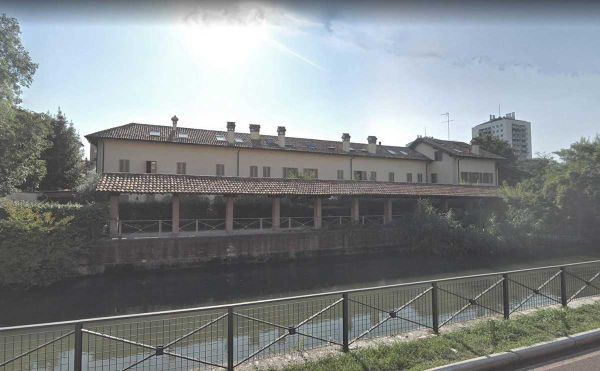 web-2003-housing-milanoCD55FC29-5EC3-9EBA-7B9E-73EB30038DFB.jpg