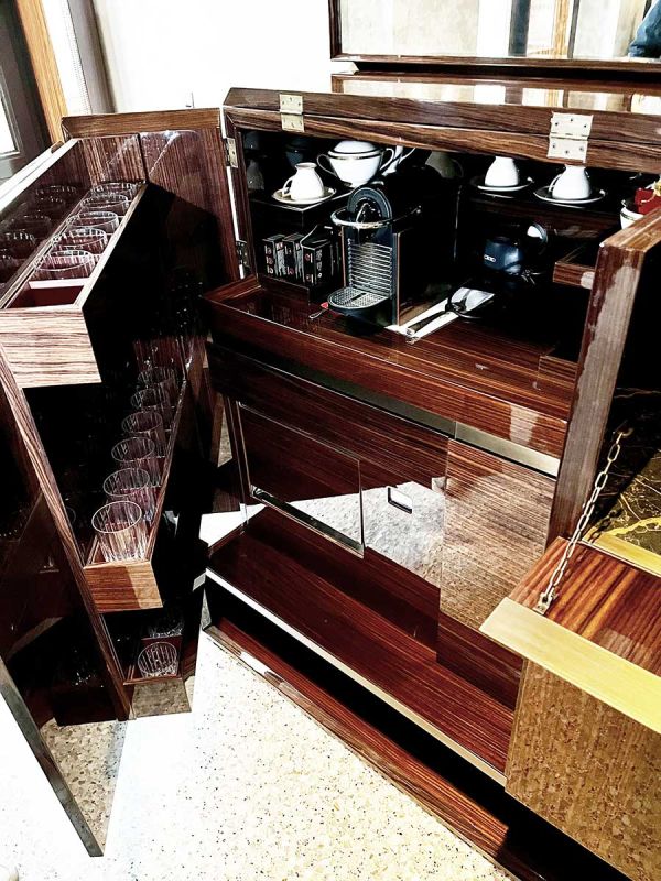 interior-design2024-liquor-cabinetEE901188-D6FC-709E-C9E7-219D54F81789.jpg
